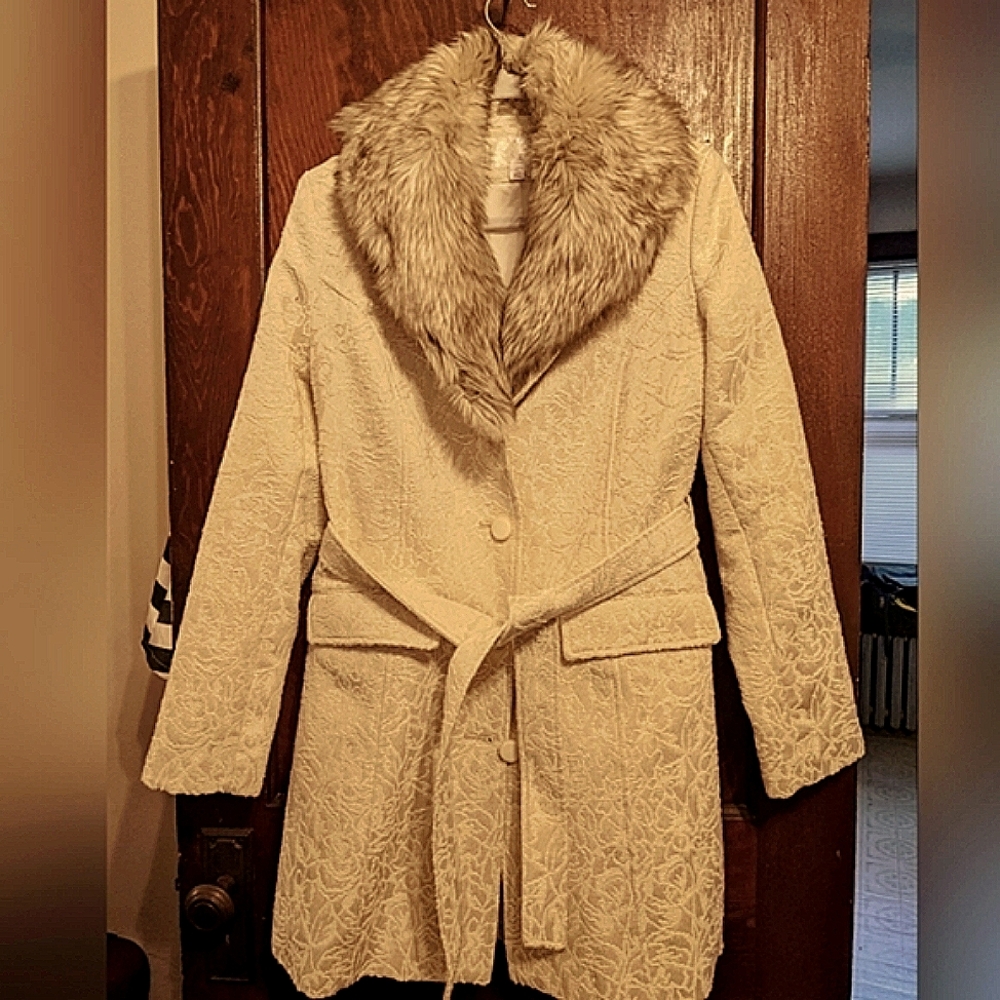 Xhilaration gorgeous Sateen Ivory Jacquard Brocade Faux fur winter coat NEW